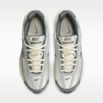 Nike Initiator Herren-Laufschuh – Light Bone/Coconut Milk/Metallic Silver/Smoke Grey