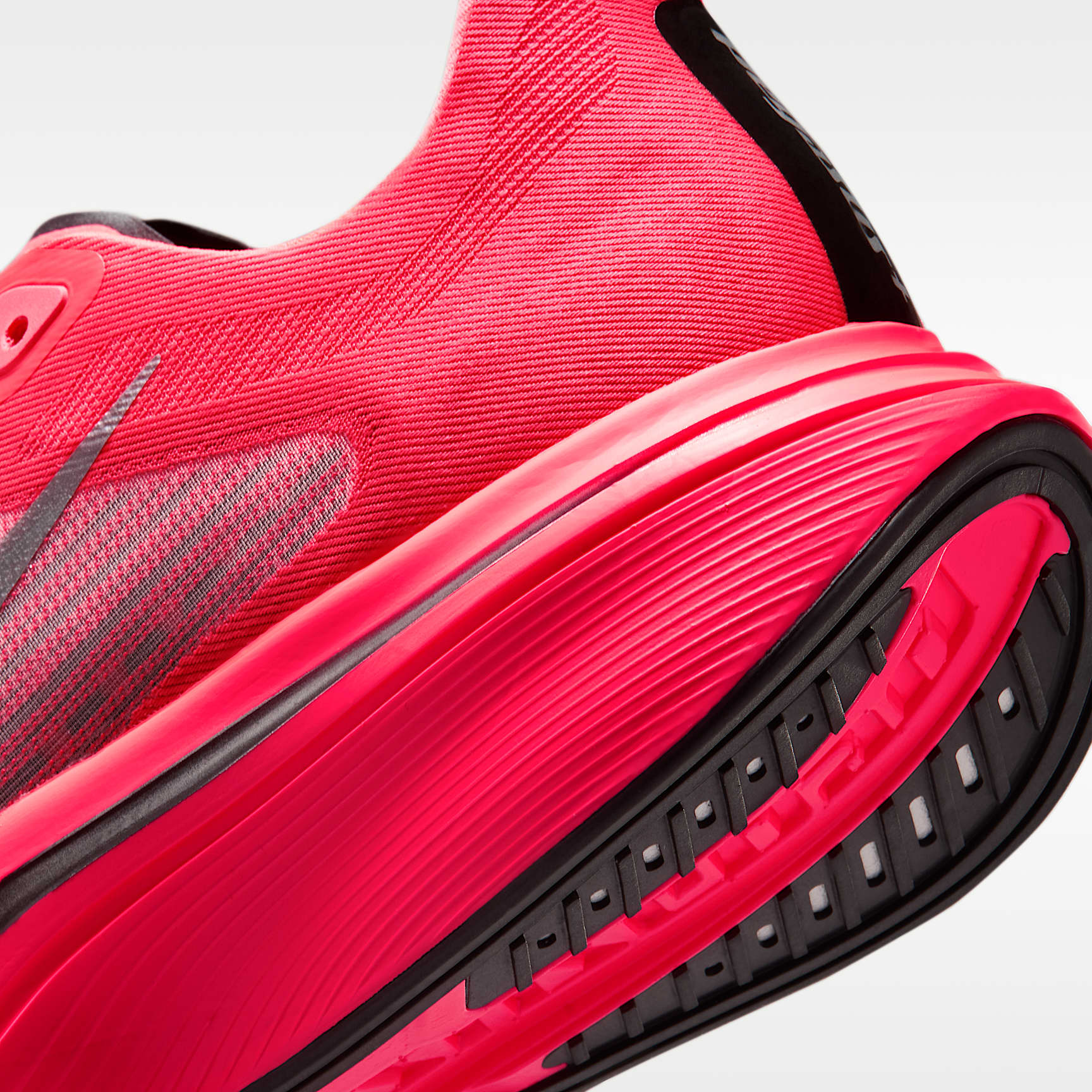 Nike Pegasus Plus 2 Straßenlaufschuh (Damen) – Flash Crimson/Schwarz/Weiß/Metallic Silver