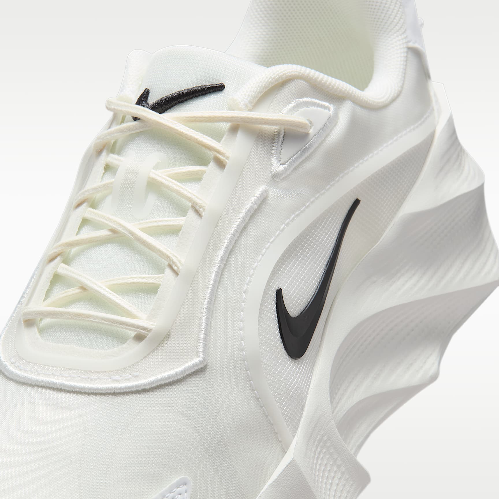 Nike Aura Edge Schuh (Damen) – Summit White/Summit White/Schwarz