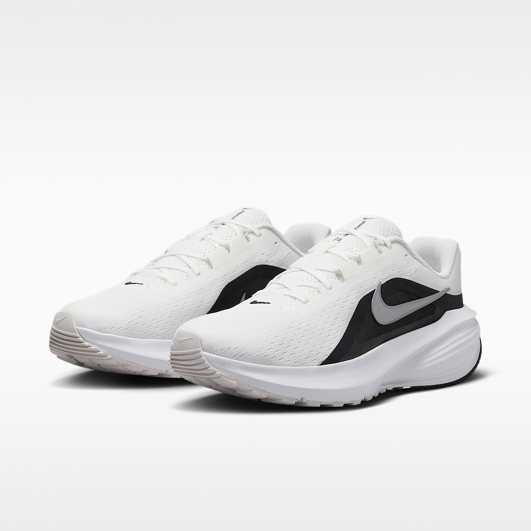 Nike Downshifter 14 Straßenlaufschuh (Herren) – Summit White/Schwarz/Weiß/Metallic Silver