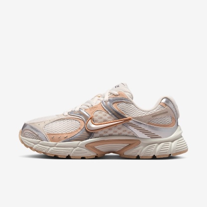 Nike V5 RNR Schuh mit reflektierenden Akzenten (Damen) – Phantom/Chalk/Shimmer/Phantom