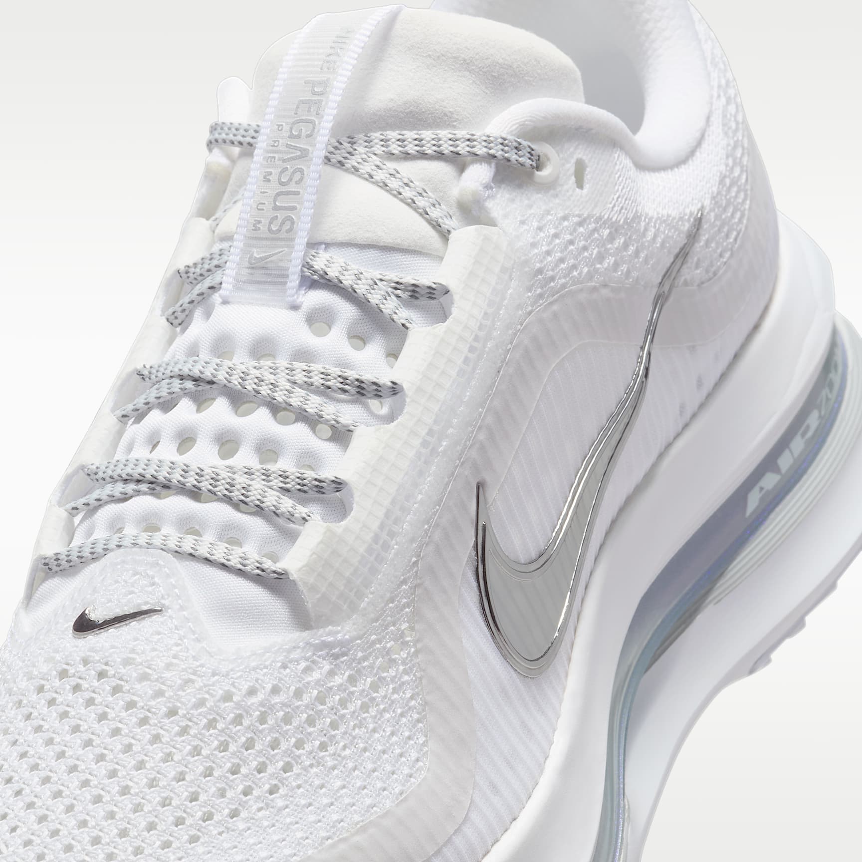 Nike Pegasus Premium Straßenlaufschuh (Damen) – Weiß/Metallic Silver/Metallic Silver