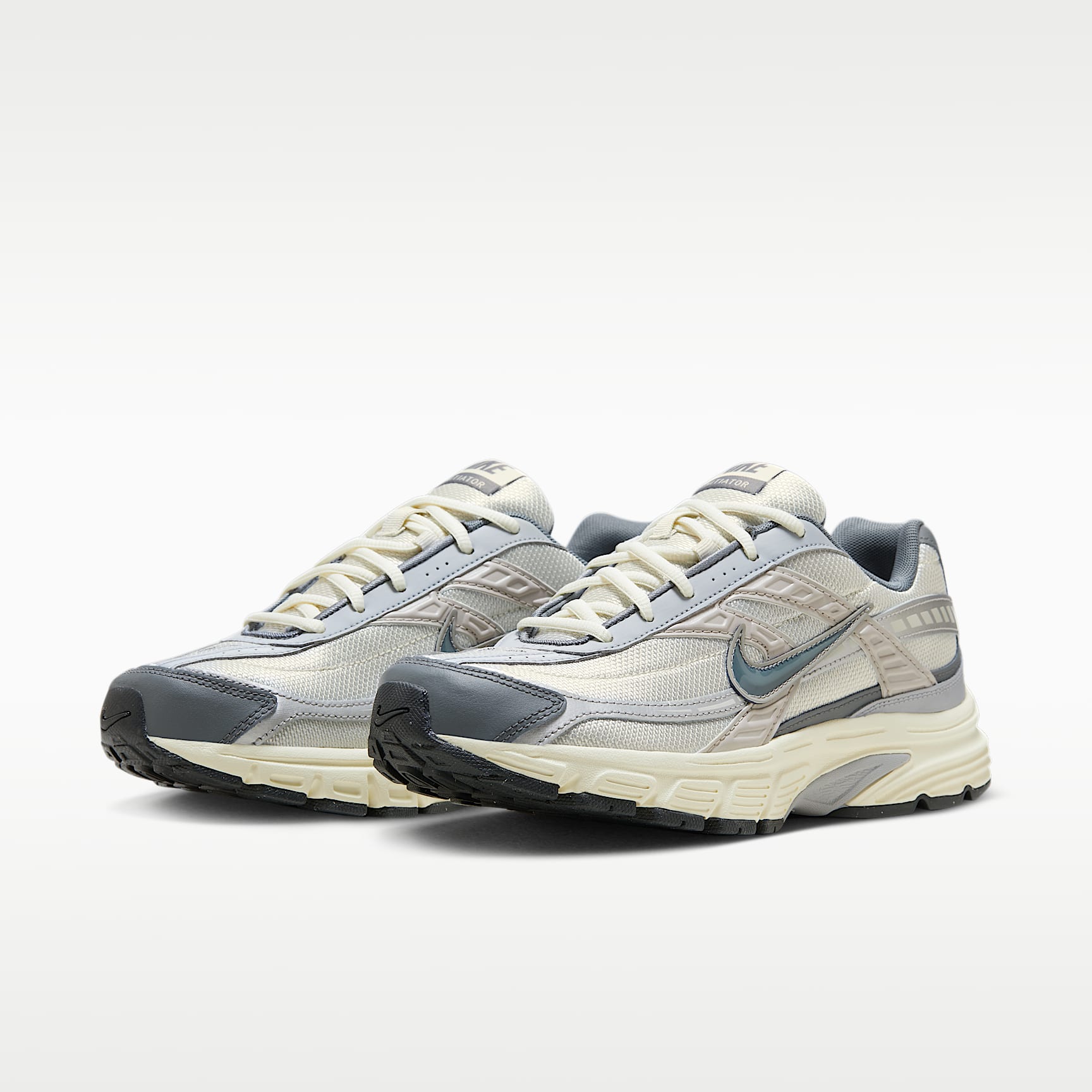 Nike Initiator Herren-Laufschuh – Light Bone/Coconut Milk/Metallic Silver/Smoke Grey