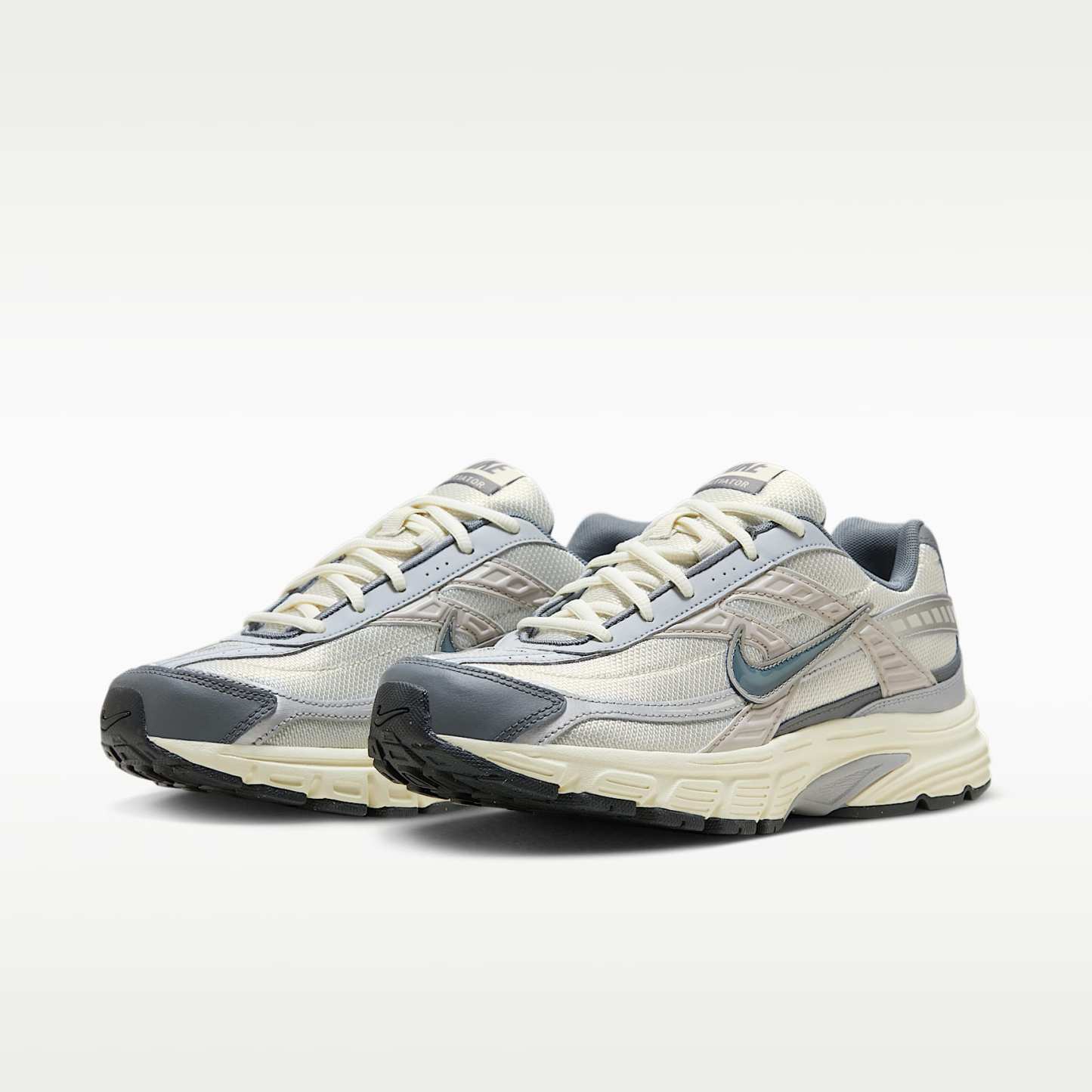 Nike Initiator Herren-Laufschuh – Light Bone/Coconut Milk/Metallic Silver/Smoke Grey