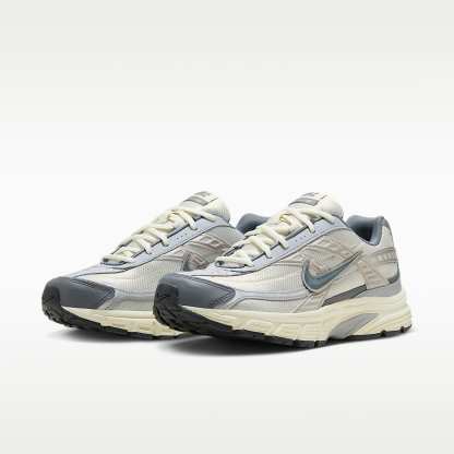 Nike Initiator Herren-Laufschuh – Light Bone/Coconut Milk/Metallic Silver/Smoke Grey