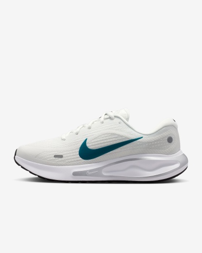Nike Journey Run Straßenlaufschuh (Herren) – Summit White/Schwarz/Metallic Silver/Bright Spruce