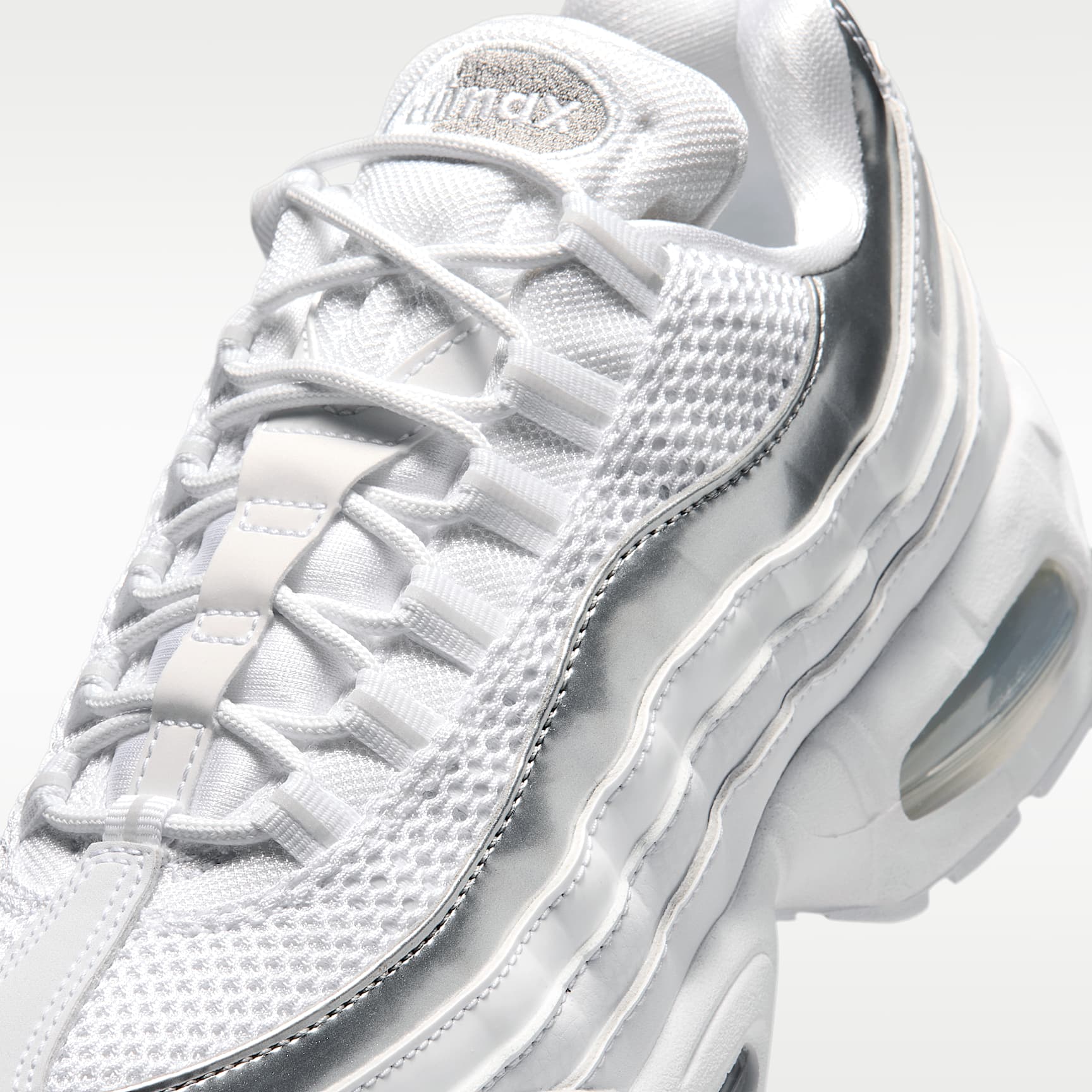 Nike Air Max 95 SE Schuh (Damen) – Weiß/Light Charcoal/Metallic Silver/Pure Platinum