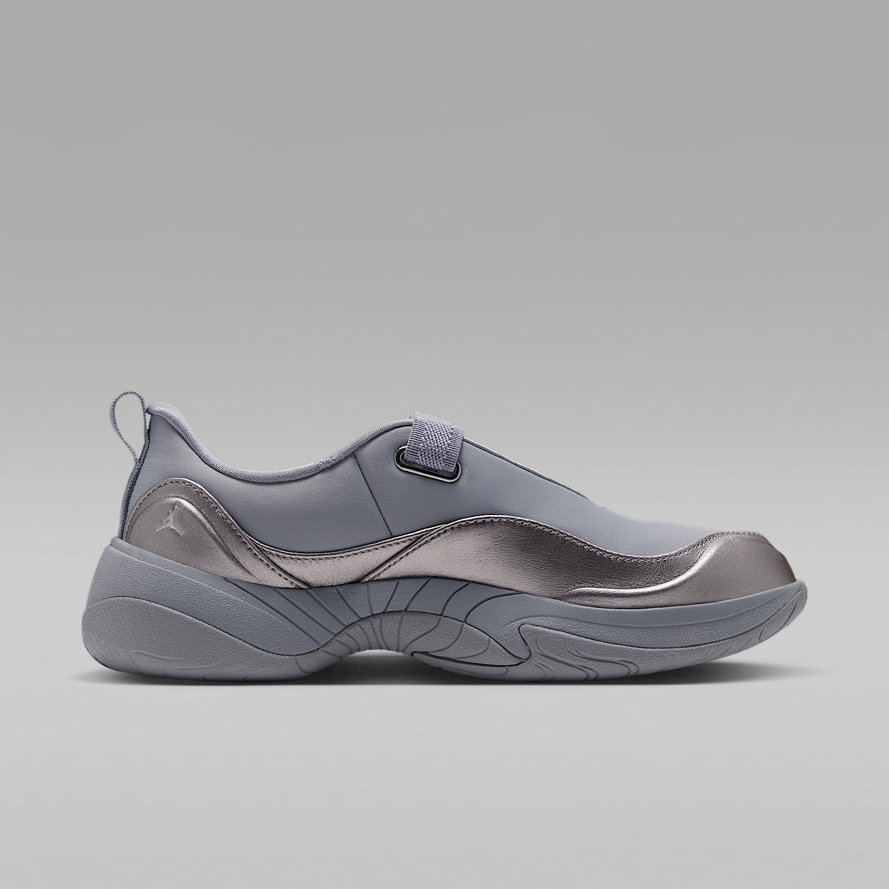 Jordan Pointe Schuh (Damen) – Metallic Silver/Smoke Grey/Photon Dust