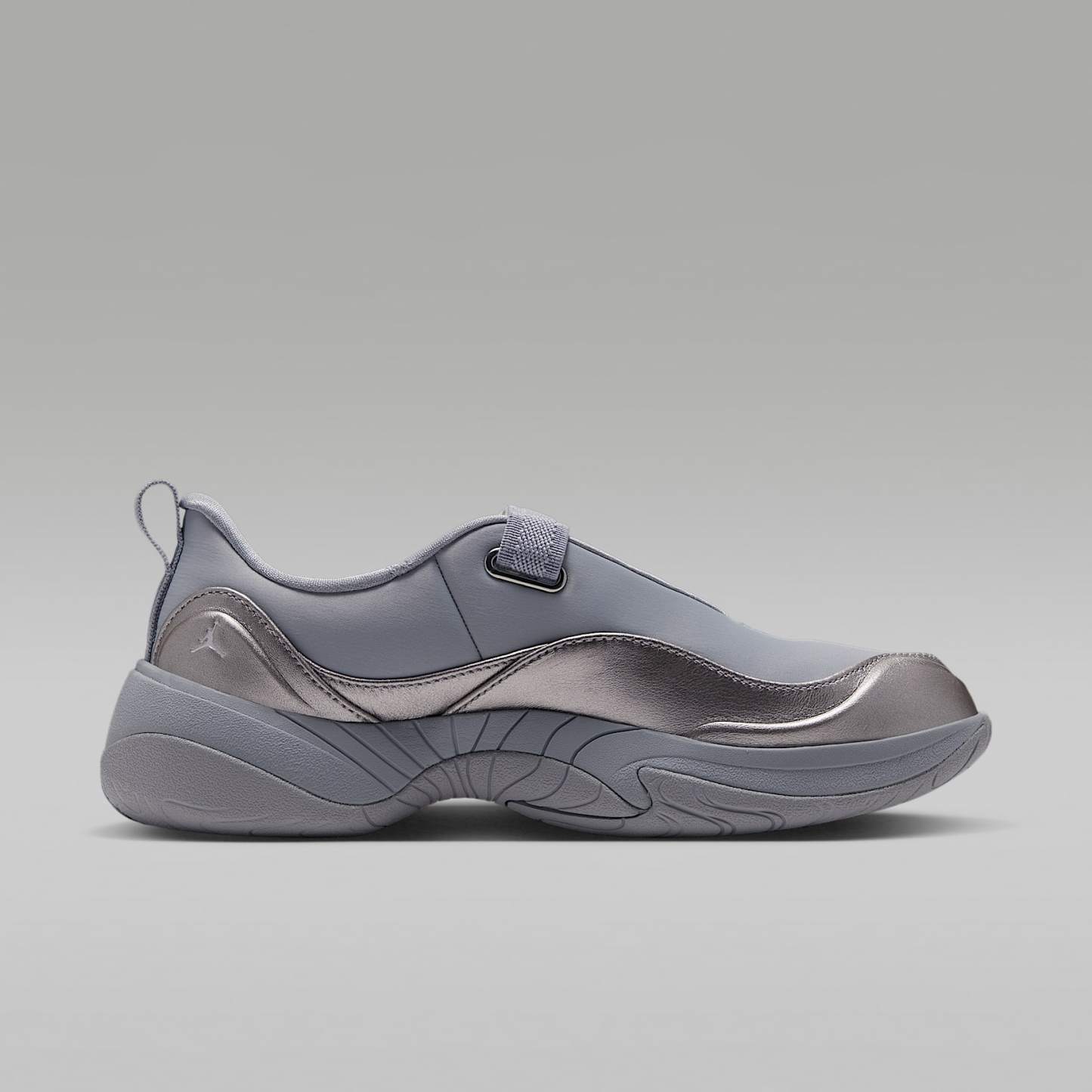 Jordan Pointe Schuh (Damen) – Metallic Silver/Smoke Grey/Photon Dust