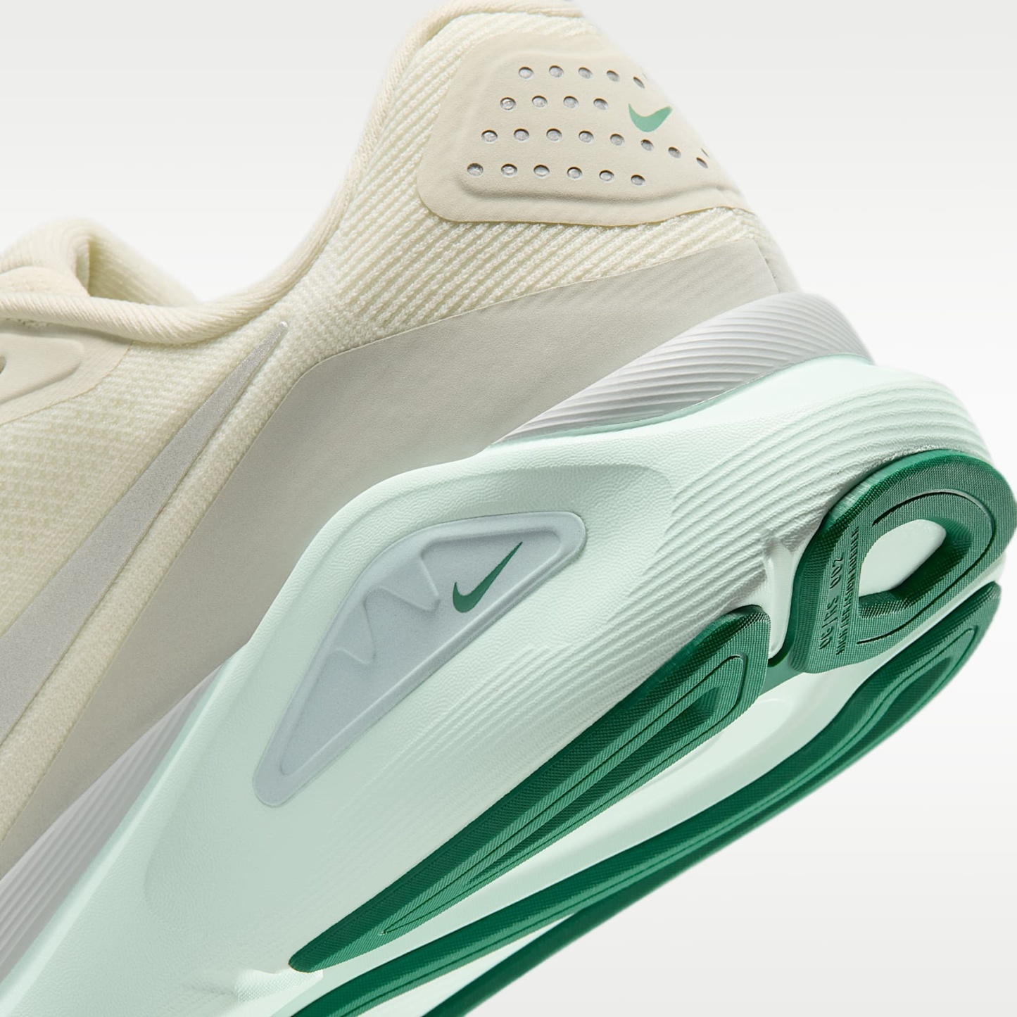 Nike Structure 26 Straßenlaufschuh (Damen) – Sea Glass/Light Silver/Barely Green/Metallic Silver