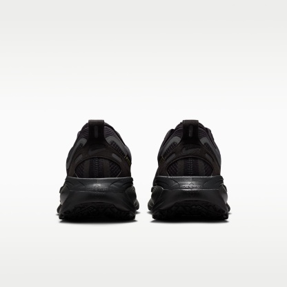 Nike Vomero 18 GORE-TEX wasserdichter Straßenlaufschuh mit reflektierenden Akzenten (Herren) – Schwarz/Anthracite