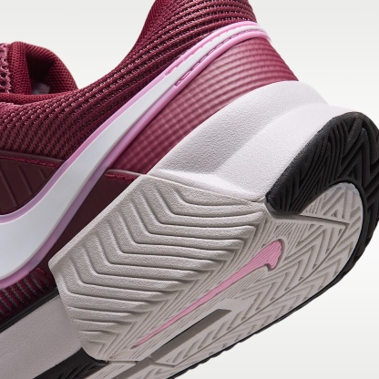 Nike GP Challenge 1.5 Hartplatz-Tennisschuh (Damen) – Pink Smoke/Vast Grey/Schwarz/Weiß