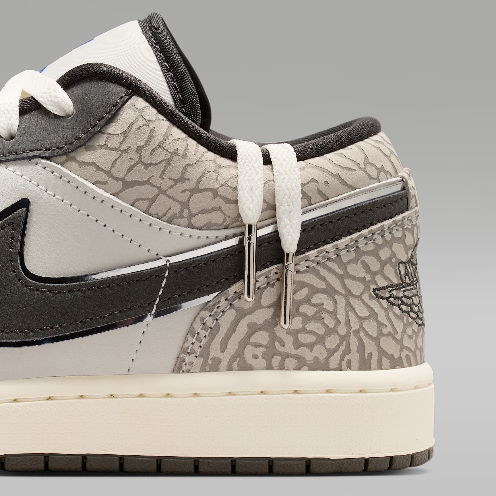 Air Jordan 1 Low SE Herrenschuh – Sail/Deep Pewter/Gamma Grey/Game Royal