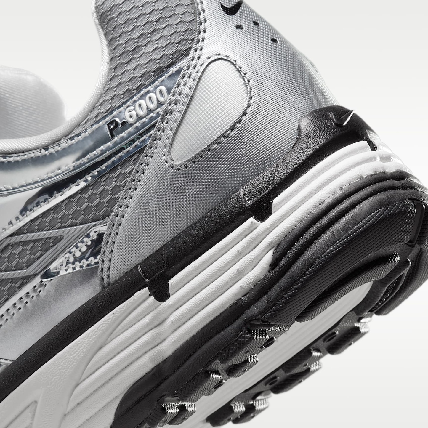Nike P-6000 Schuh – Metallic Silver/Sail/Schwarz/Metallic Silver