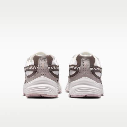 Nike Initiator Damenschuh – Summit White/Cave Stone/College Grey/Platinum Violet