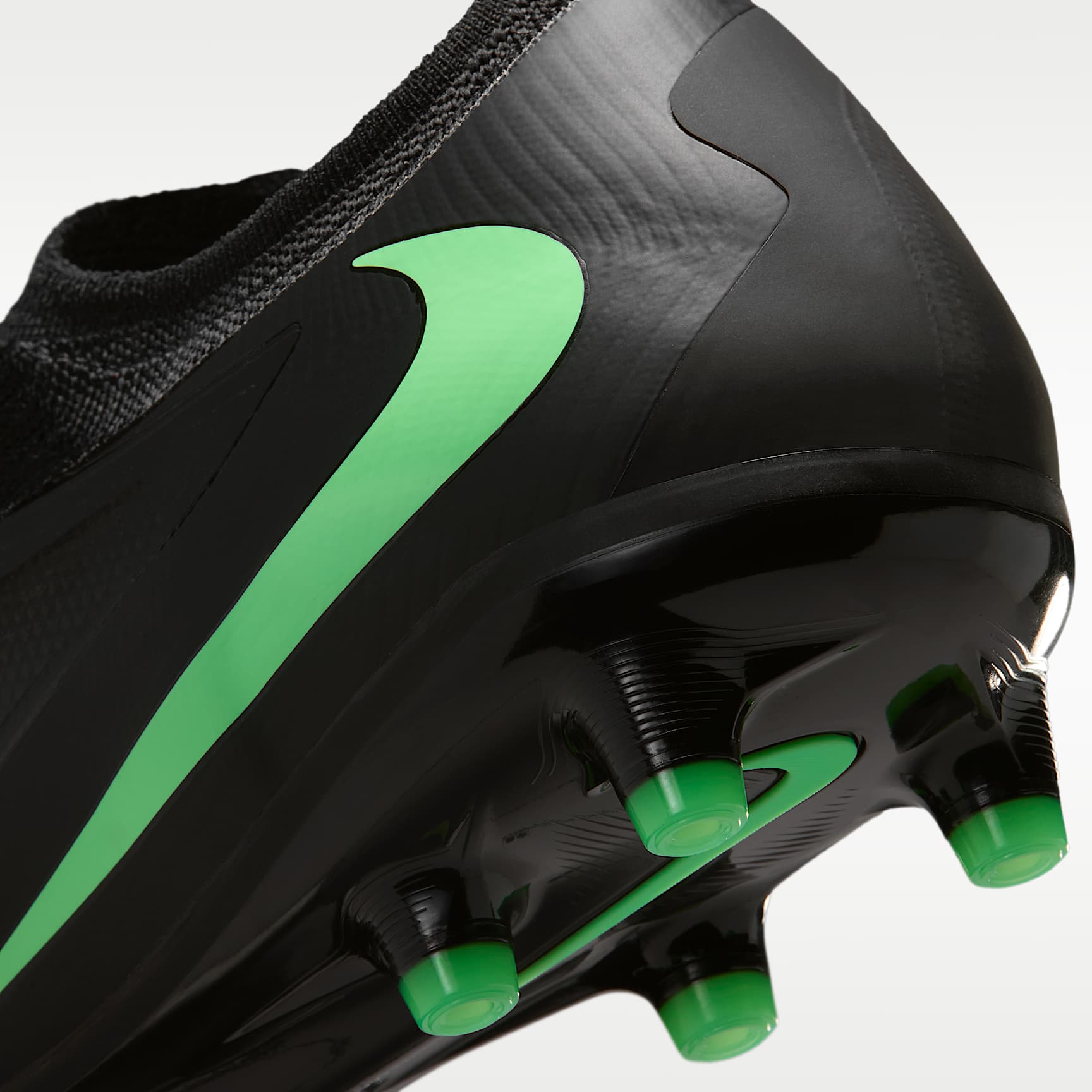 Nike Phantom 6 Low Pro Fußballschuh für Kunstrasen – Schwarz/Schwarz/Illusion Green