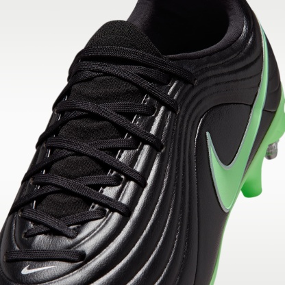 Nike Tiempo Maestro Academy Low Top Fußballschuh für weichen Rasen – Schwarz/Schwarz/Illusion Green
