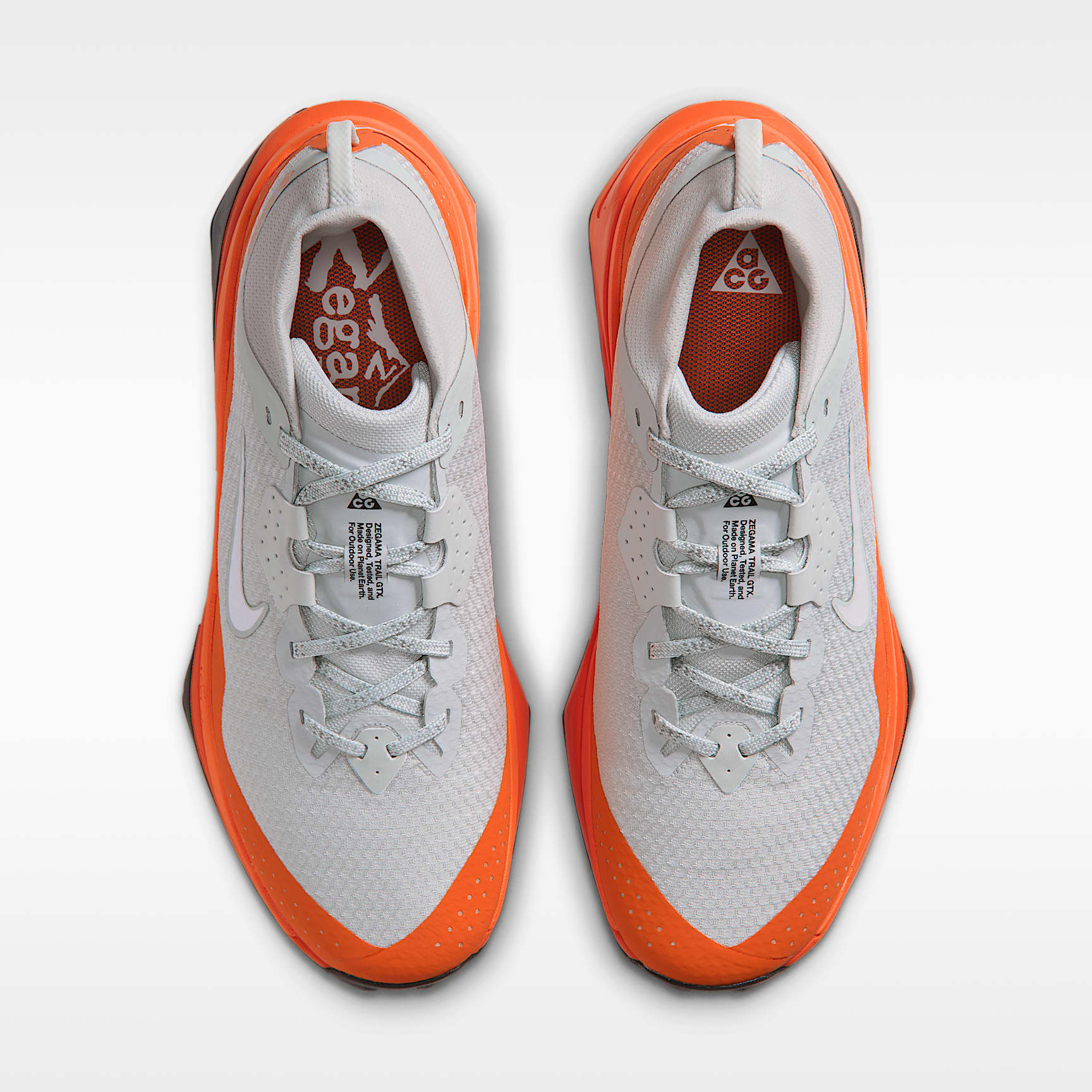 ACG Zegama Trail GORE-TEX wasserdichter Traillaufschuh (Herren) – Light Silver/Safety Orange/Schwarz/Summit White