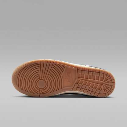 Air Jordan Skyline Low Damenschuh – Schwarz/Sail/Gum Medium Brown/Summit White