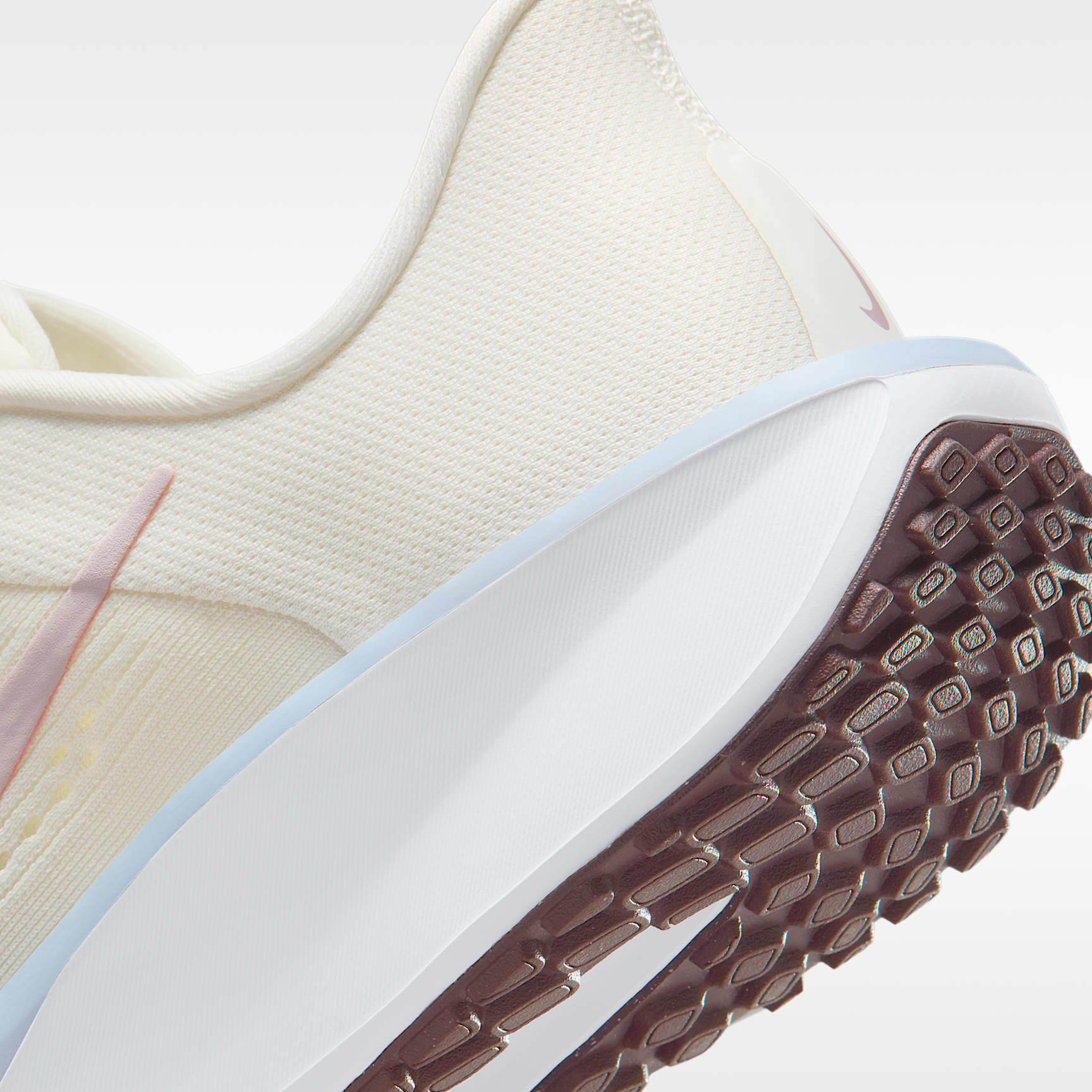 Nike Quest 6 Straßenlaufschuh (Damen) – Sail/Hydrogen Blue/Tattoo/Particle Rose