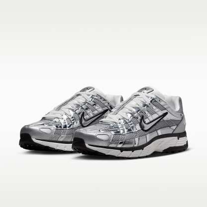 Nike P-6000 Schuh – Metallic Silver/Sail/Schwarz/Metallic Silver
