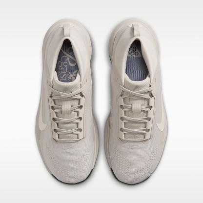 ACG Pegasus Trail GORE-TEX wasserfester Traillaufschuh (Damen) – Cream II/Light Orewood Brown