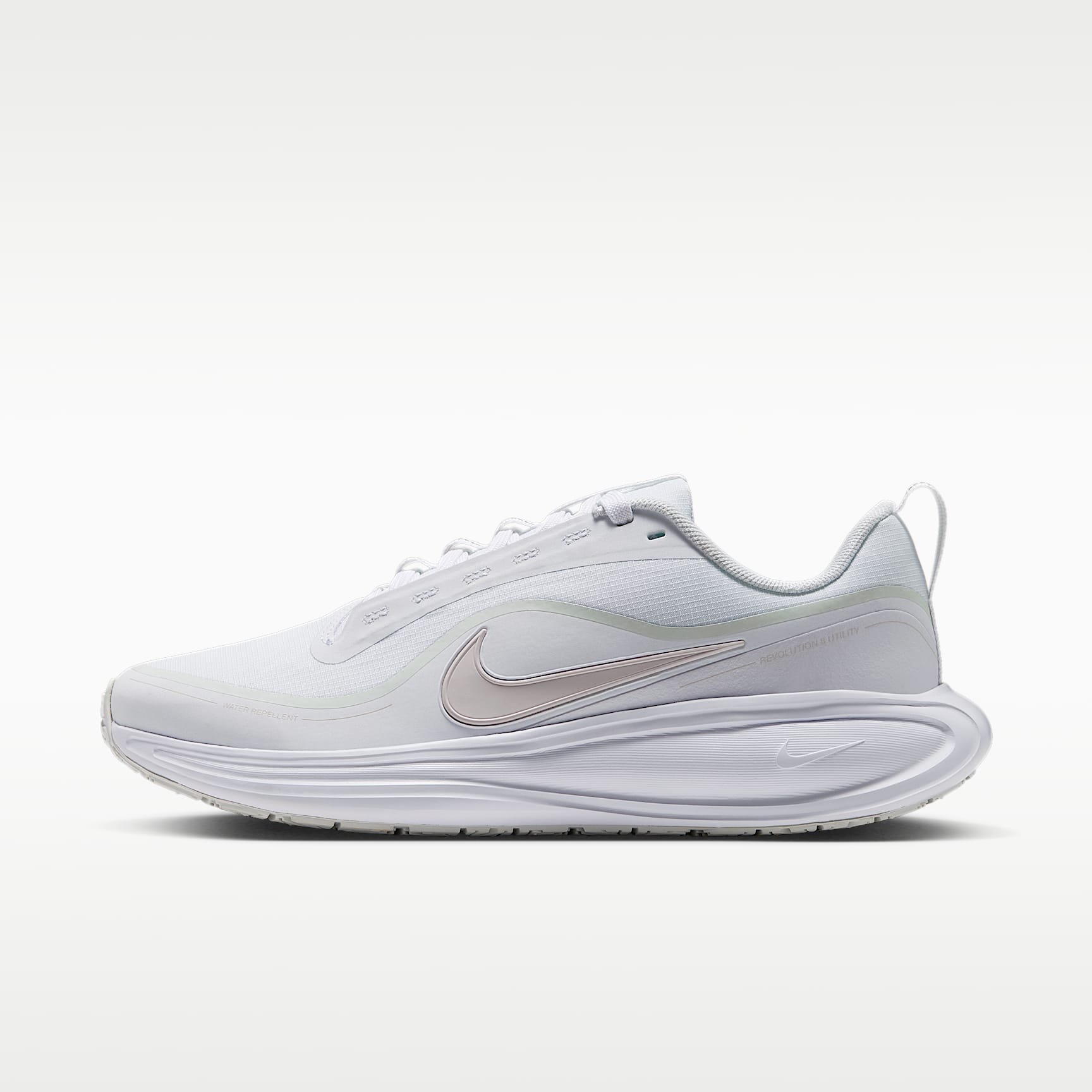 Nike Revolution 8 Utility Straßenlaufschuh (Damen) – Weiß/Off White/Schwarz/Platinum Tint