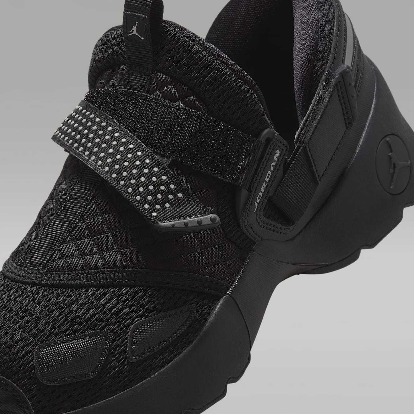 Jordan Trunner LX Schuh (Damen) – Schwarz/Schwarz/Schwarz