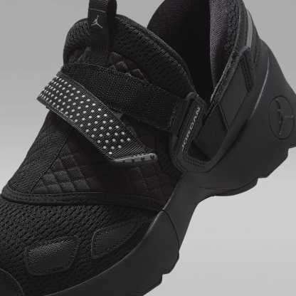 Jordan Trunner LX Schuh (Damen) – Schwarz/Schwarz/Schwarz