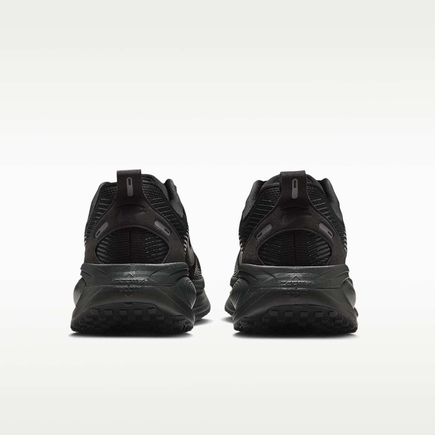 Nike Vomero 18 Straßenlaufschuh (Damen) – Schwarz/Dark Smoke Grey/Light Smoke Grey/Schwarz