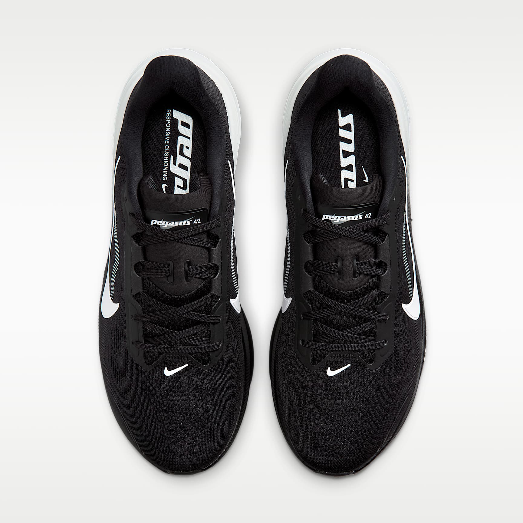 Nike Pegasus 42 Straßenlaufschuh (Herren, weit) – Schwarz/Photon Dust/Weiß