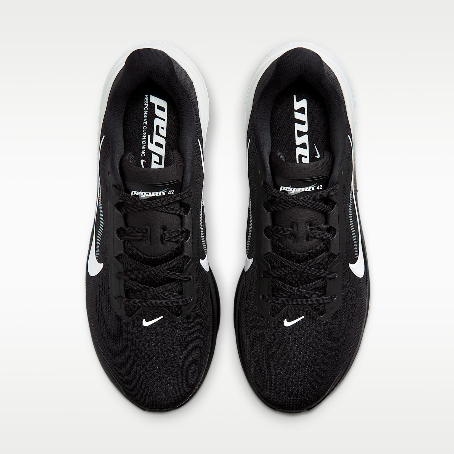 Nike Pegasus 42 Straßenlaufschuh (Herren, weit) – Schwarz/Photon Dust/Weiß