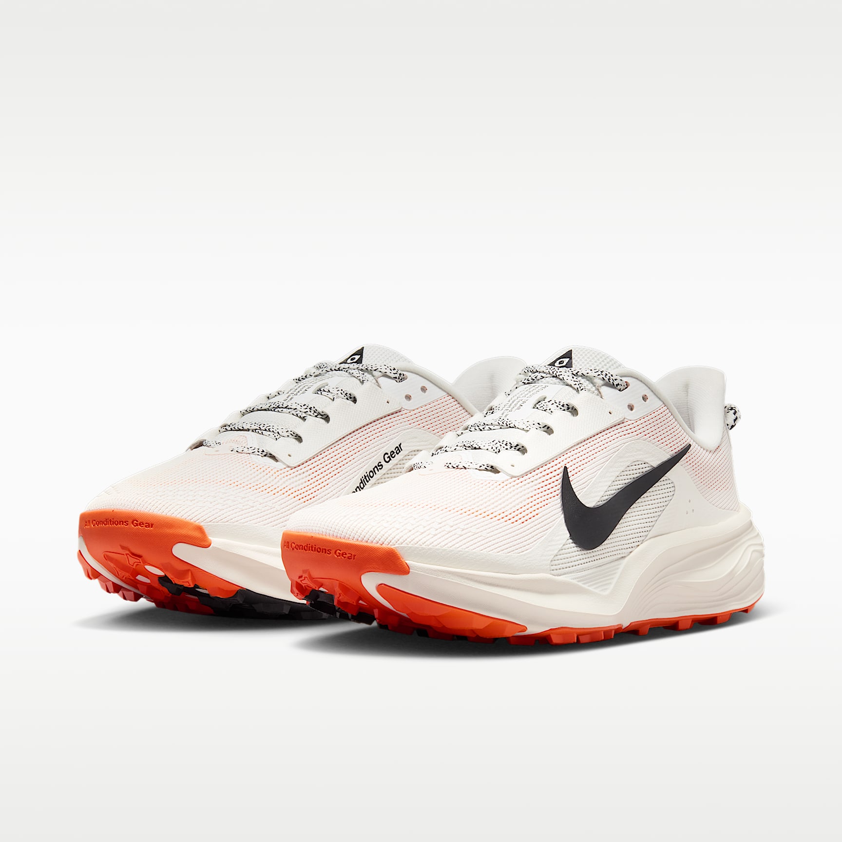 Nike ACG Pegasus Trail Traillaufschuh (Damen) – Summit White/Phantom/Safety Orange/Schwarz