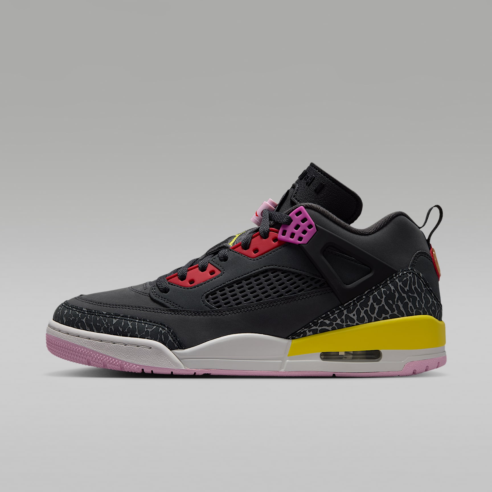 Jordan Spizike Low Herrenschuh – Anthracite/Schwarz/Wolf Grey/University Red