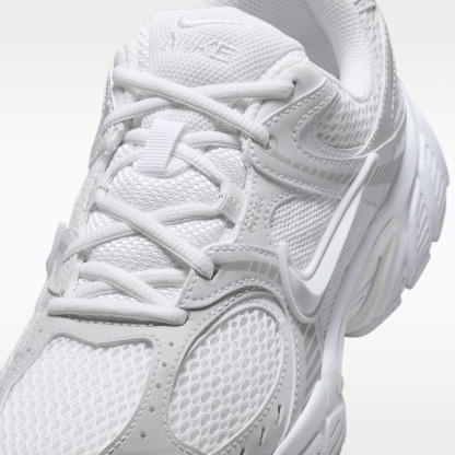 Nike V5 RNR Schuh mit reflektierenden Akzenten (Damen) – Weiß/Schwarz/Metallic Silver/Weiß