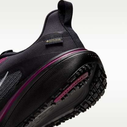 Nike Pegasus 42 GORE-TEX wasserdichter Straßenlaufschuh (Damen) – Schwarz/True Berry/Metallic Silver