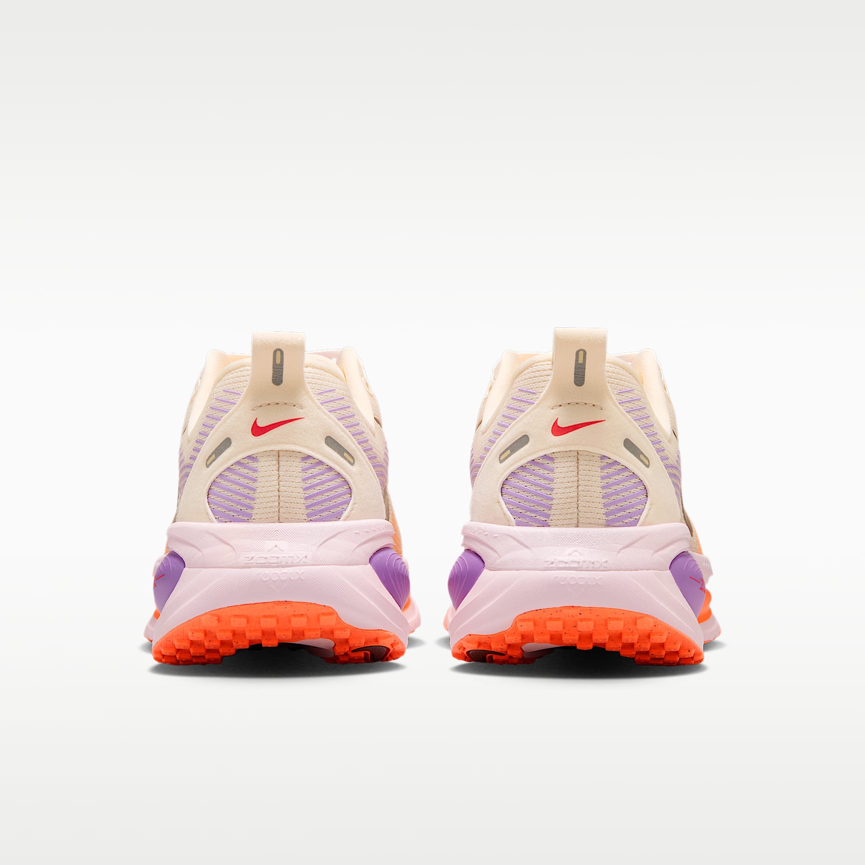 Nike Vomero 18 Straßenlaufschuh (Damen) – Chalk/Pink Foam/Bright Violet/Tattoo