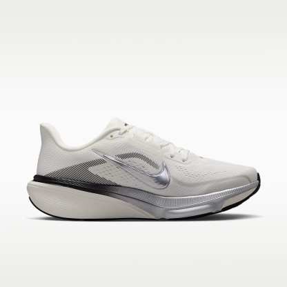 Nike Pegasus 42 Straßenlaufschuh (Damen) – Summit White/Sail/Schwarz/Metallic Silver