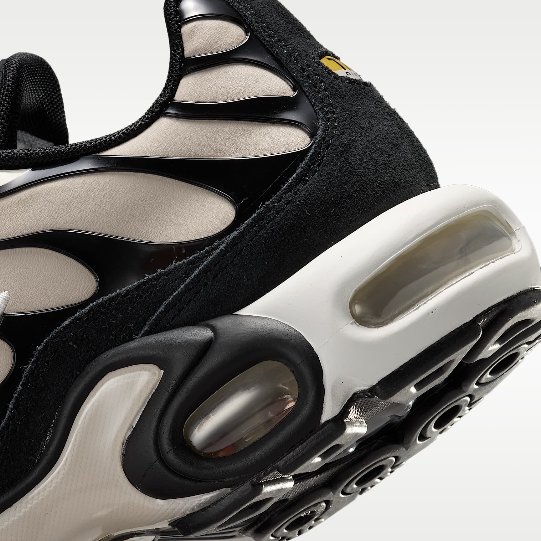 Nike Air Max Plus Schuh (Damen) – Cream II/Summit White/Schwarz