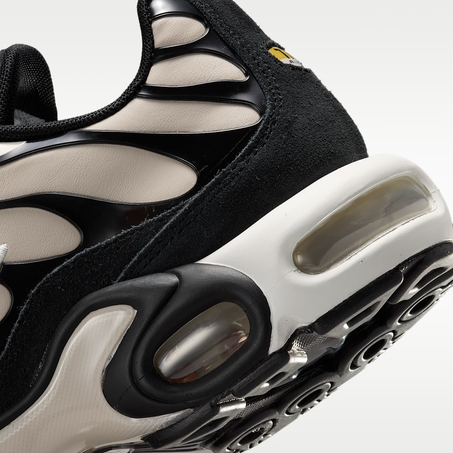 Nike Air Max Plus Schuh (Damen) – Cream II/Summit White/Schwarz