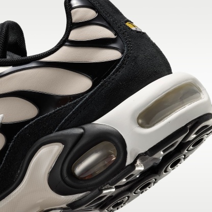 Nike Air Max Plus Schuh (Damen) – Cream II/Summit White/Schwarz