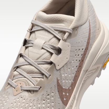 ACG Zegama Trail Traillaufschuh (Damen) – Cream II/Safety Orange/Light Orewood Brown