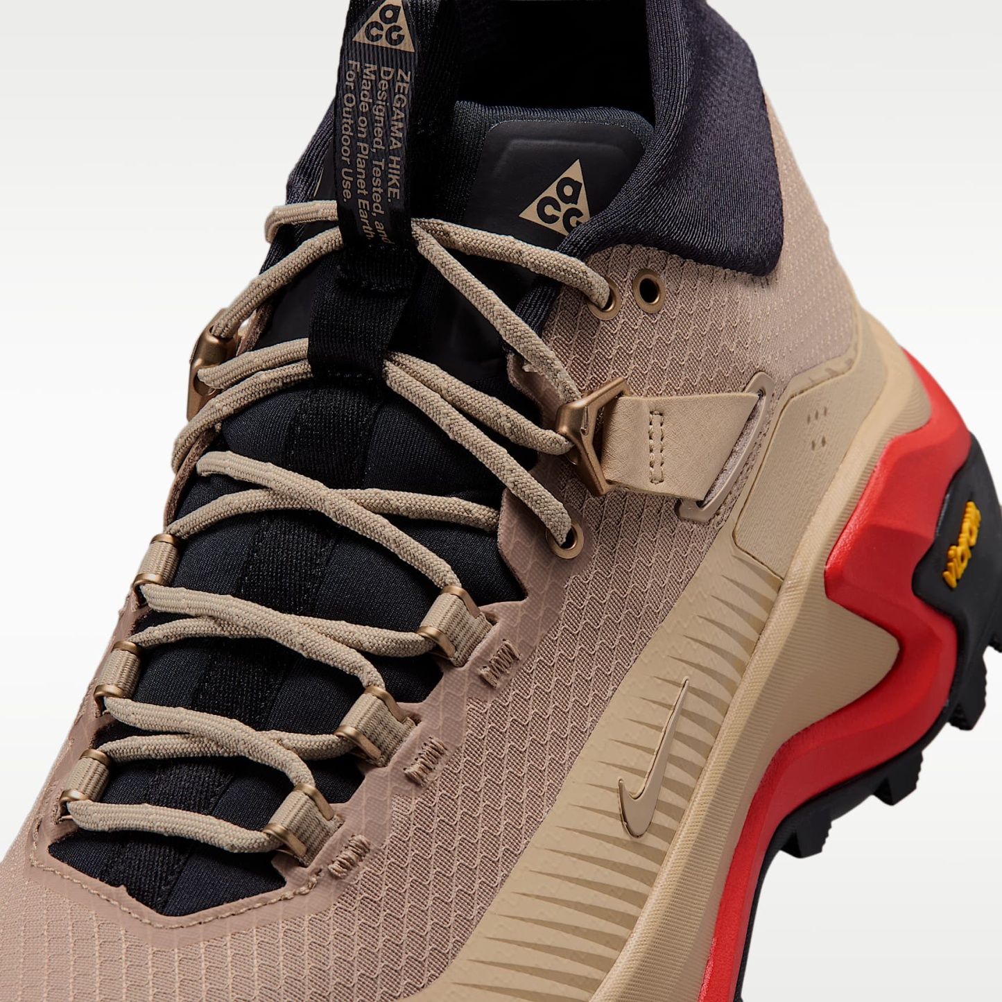 ACG Zegama Hike Wanderschuh (Herren) – British Khaki/Linen/Light Crimson/British Khaki