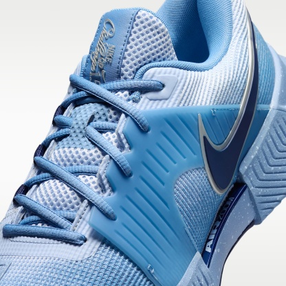 Nike GP Challenge 1.5 PRM Hartplatz-Tennisschuh (Herren) – Hydrogen Blue/Work Blue/Metallic Silver/Midnight Navy