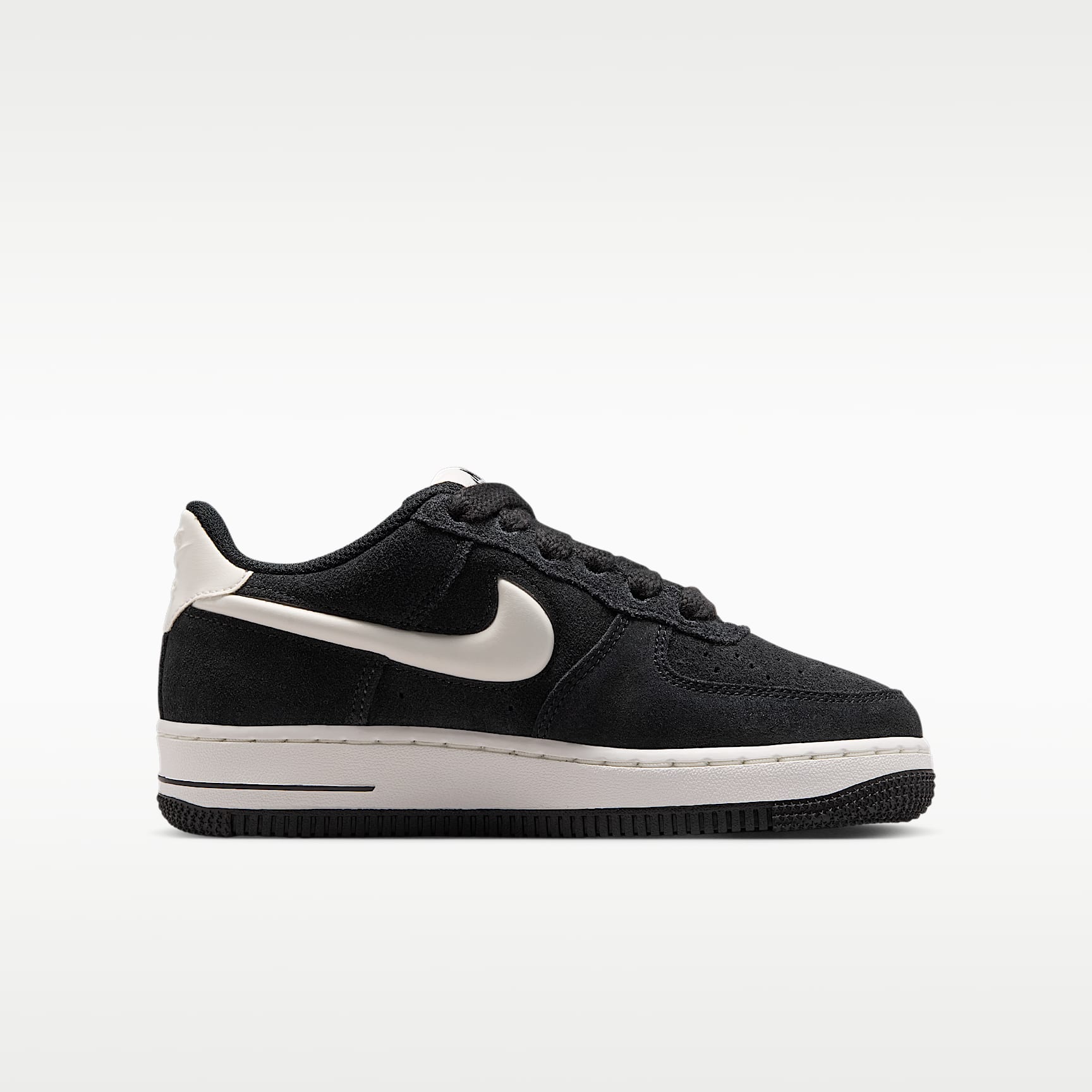 Nike Air Force 1 LV8 Schuh (ältere Kinder) – Schwarz/Sail