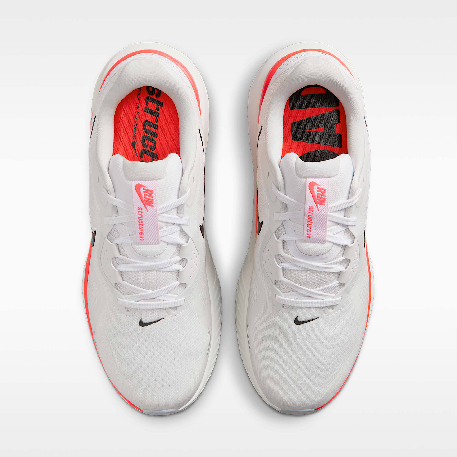 Nike Structure 26 Straßenlaufschuh (Herren) – Weiß/Bright Crimson/Photon Dust/Schwarz