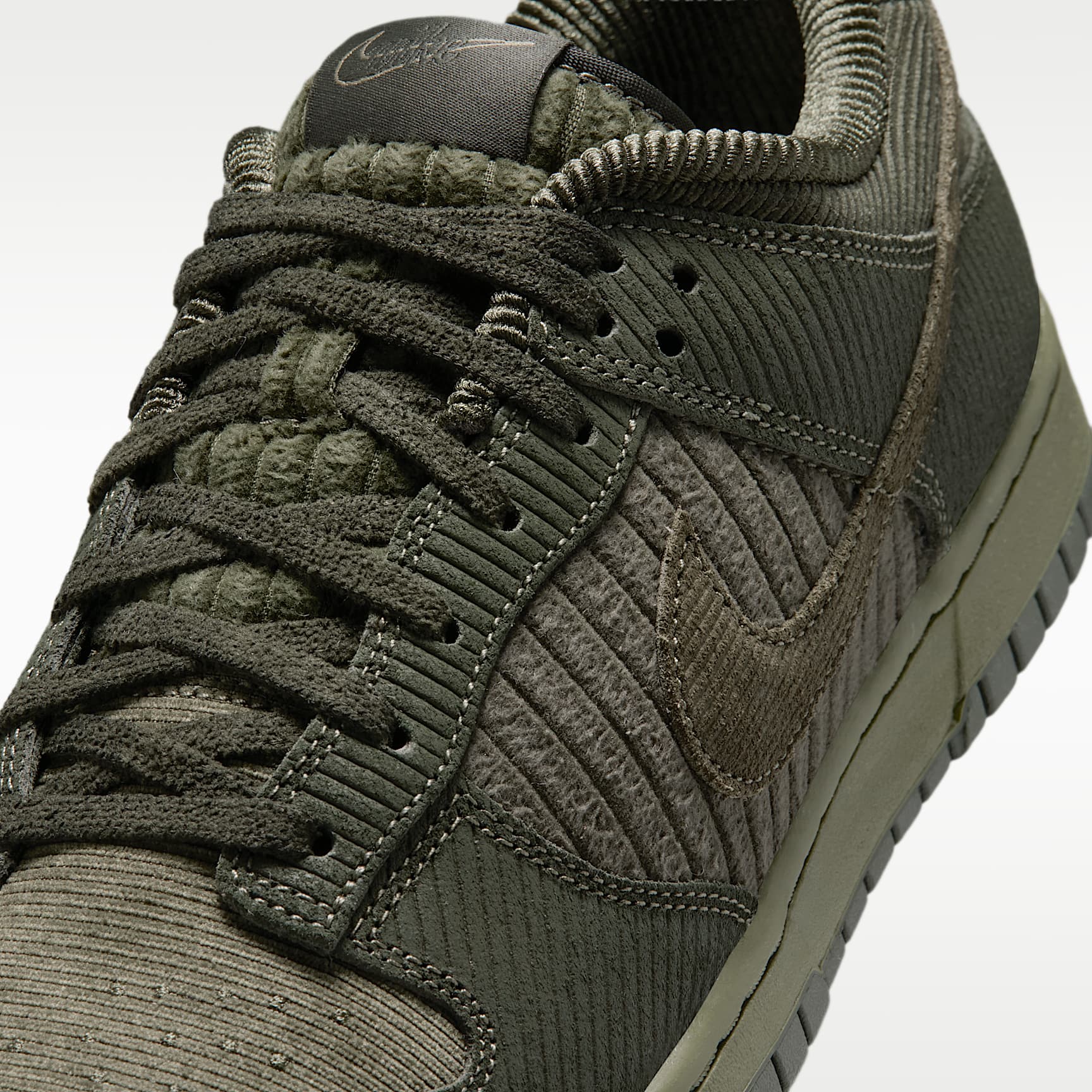Nike Dunk Low Retro Premium Schuh (Herren) – Cargo Khaki/Medium Olive/Sequoia/Cargo Khaki