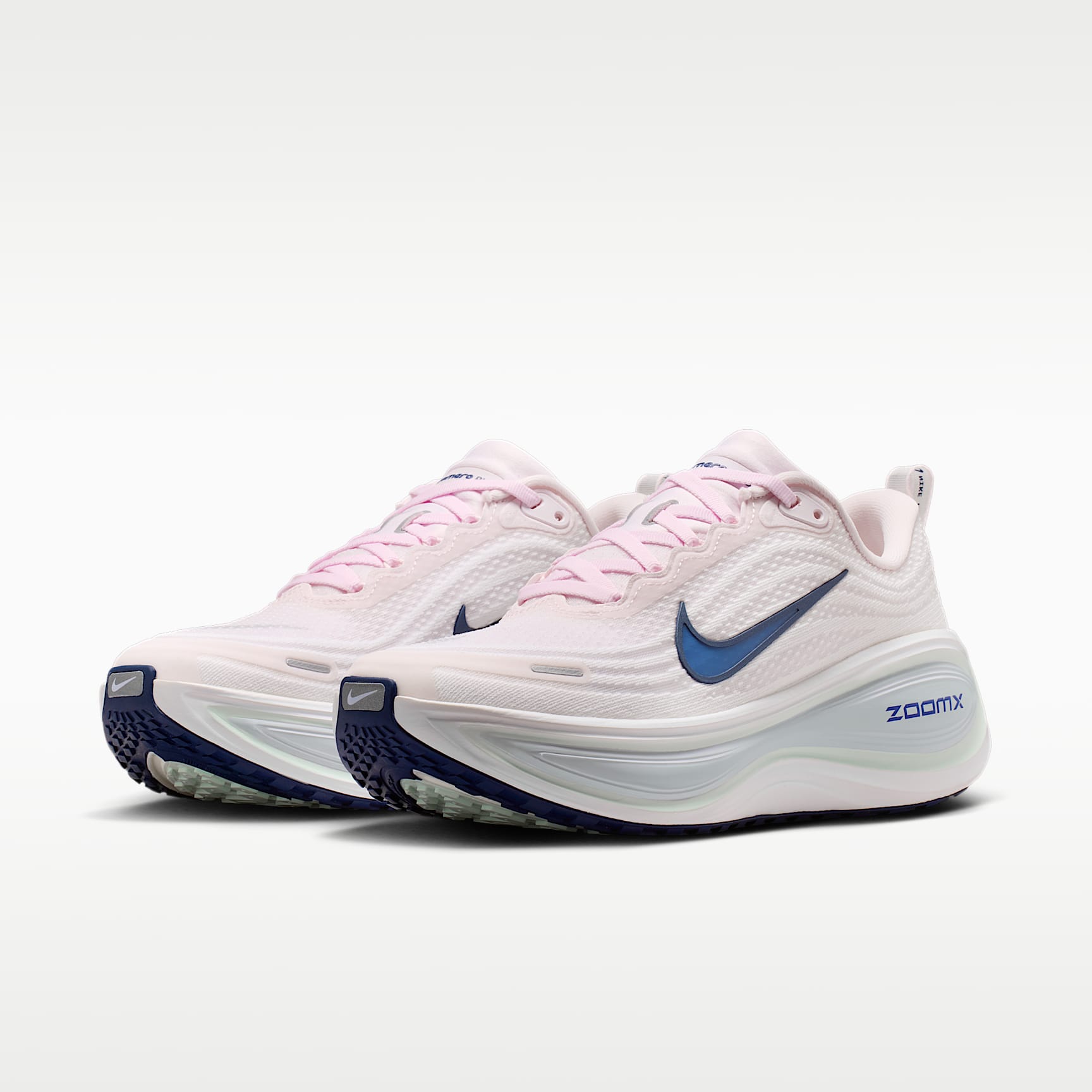 Nike Vomero Plus Straßenlaufschuh (Damen) – Pearl Pink/Weiß/Barely Green/Midnight Navy
