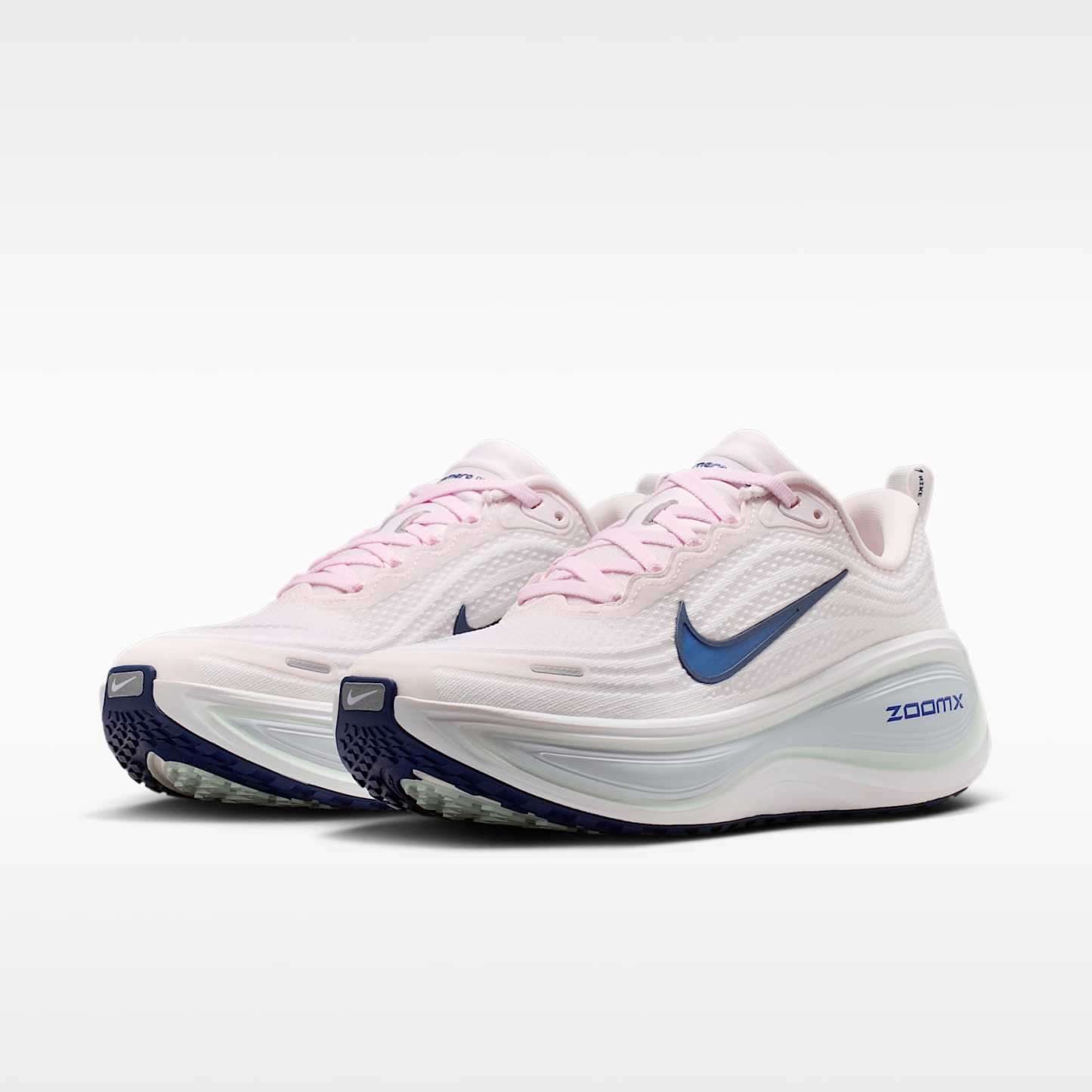 Nike Vomero Plus Straßenlaufschuh (Damen) – Pearl Pink/Weiß/Barely Green/Midnight Navy