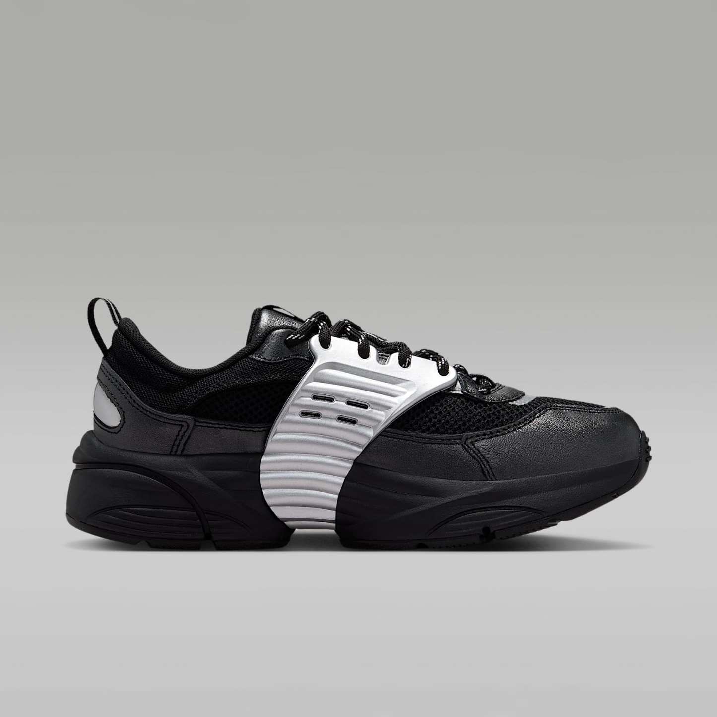 Jordan Trunner O/S Damenschuhe – Schwarz/Schwarz/Schwarz/Metallic Silver